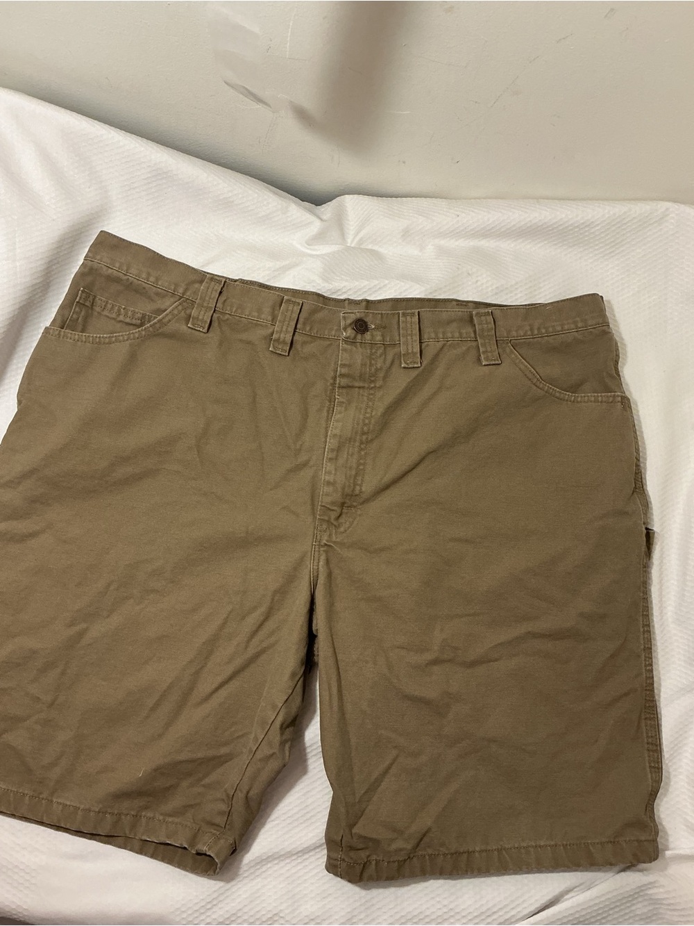 Wrangler Men's Flat Front Chino Shorts in Tan